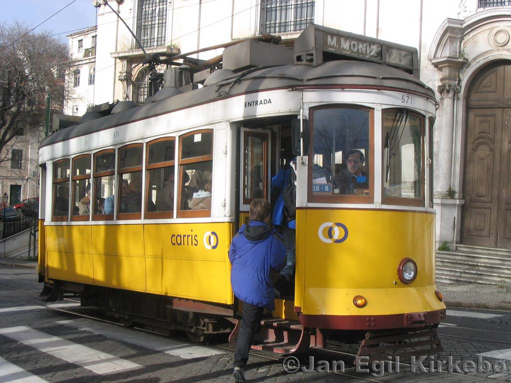 tram courtesy http://www.travel-earth.com/portugal/